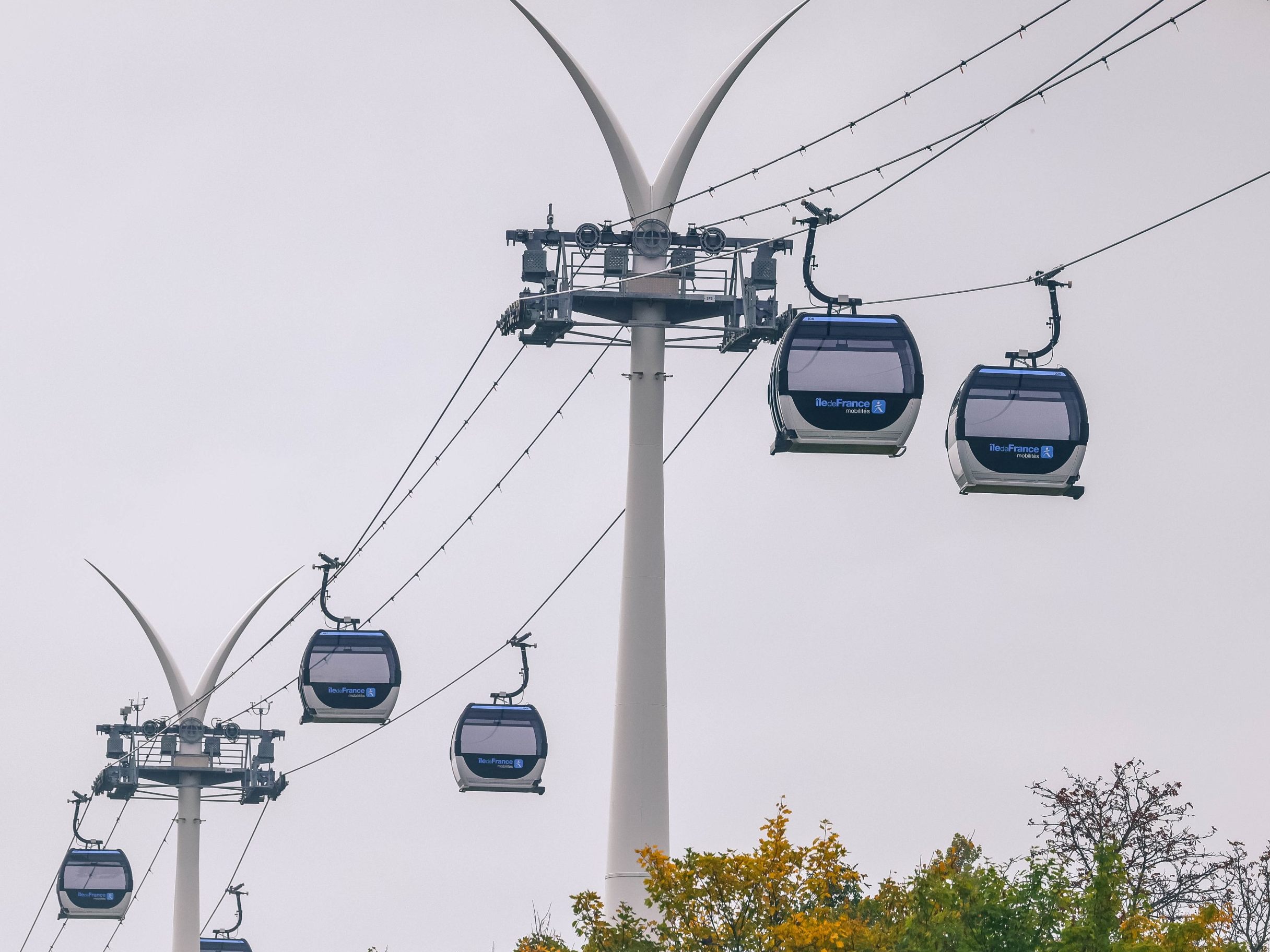 Erste urbane Seilbahn in Île-de-France nimmt Betrieb auf